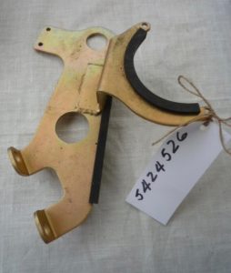 Capacity box bracket on RH cylinder with shields 5424570